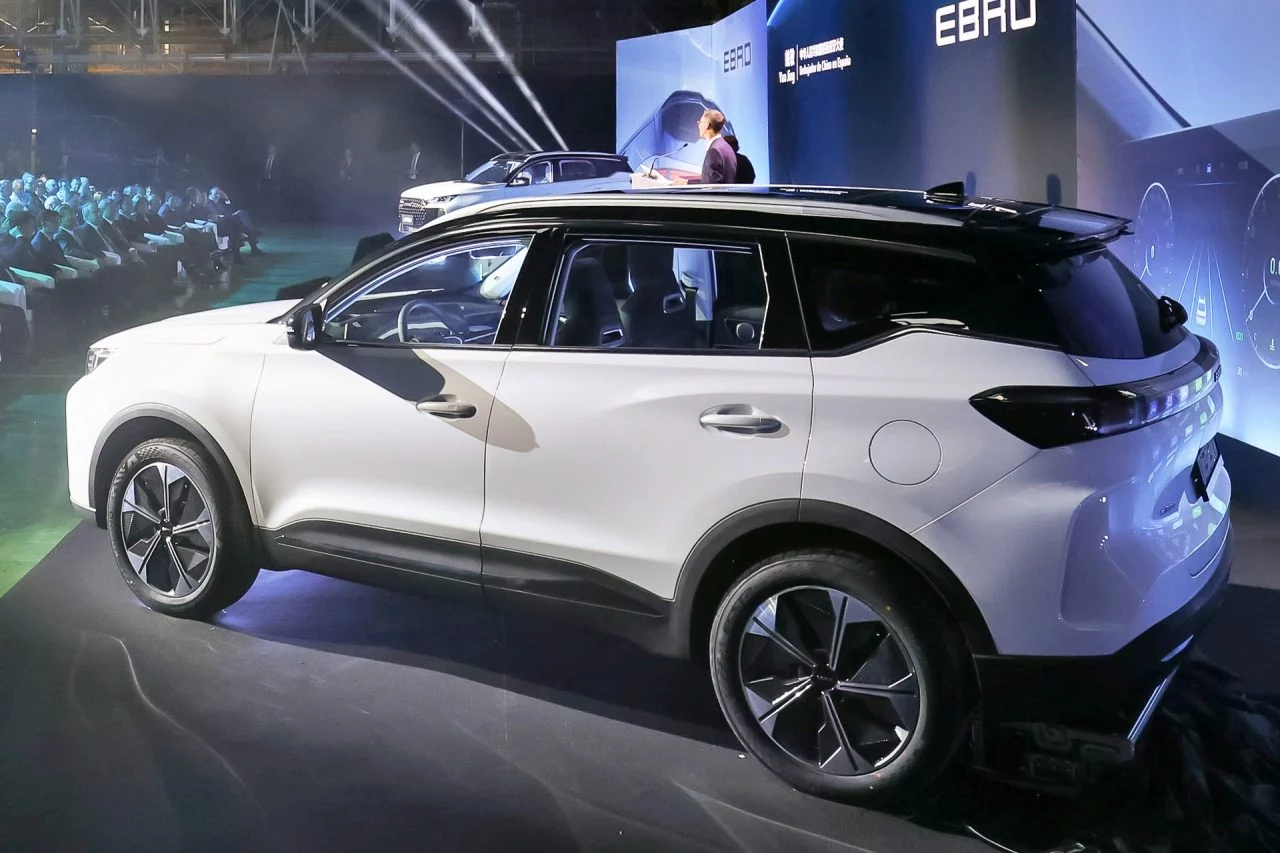 Presentación del nuevo SUV compacto de EBRO, un hito para la industria europea.