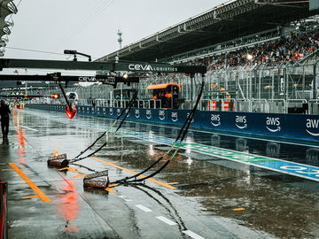 Pista anegada retrasa calificación de Ferrari en F1, Sao Paulo, Brasil.