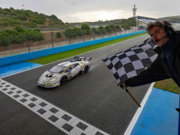 Ferrari y Lamborghini compiten en circuitos, reflejando su rivalidad