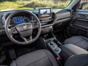 Interior del Ford Bronco Sport, combina funcionalidad y estilo retro.