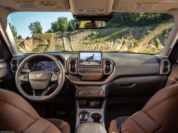 Interior del Ford Bronco Sport, destacando su diseño funcional y moderno