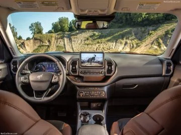 Interior del Ford Bronco Sport, combina tecnología y confort en un todoterreno compacto.