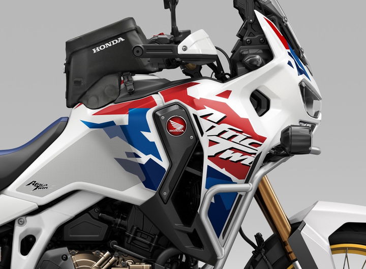 La Honda Africa Twin 2025 destaca por su robustez y versatilidad, ideal para aventuras off-road.