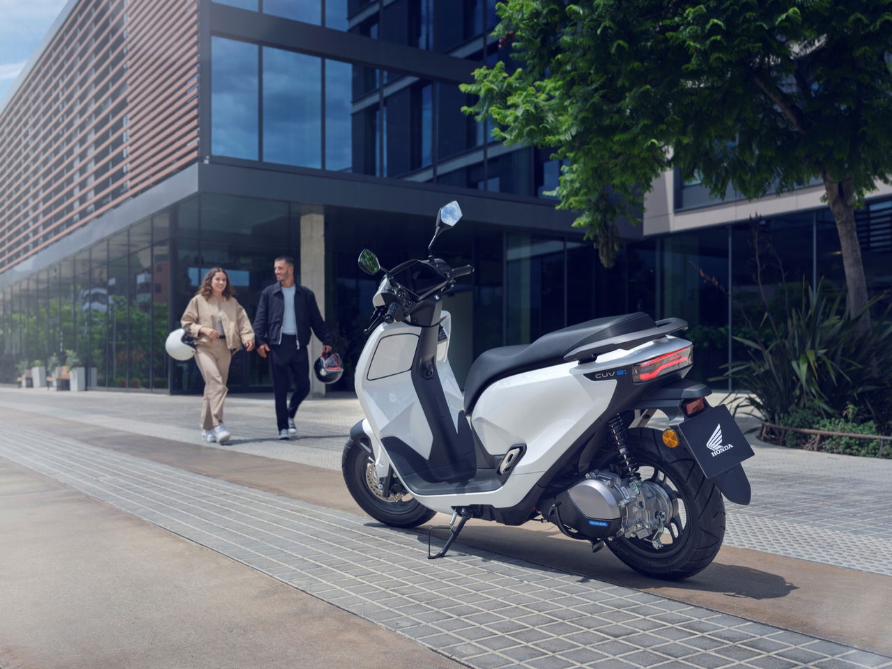 Honda presenta su nuevo scooter eléctrico, eficiencia y diseño urbano.