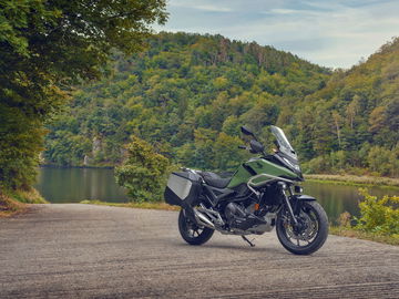 La Honda NC750X destaca por su diseño versátil y consumo eficiente de 3,5 l/100 km.