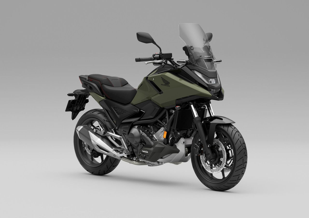 Honda NC750X presenta diseño versátil y eficiente, destacando su consumo de 3.5 l/100 km.