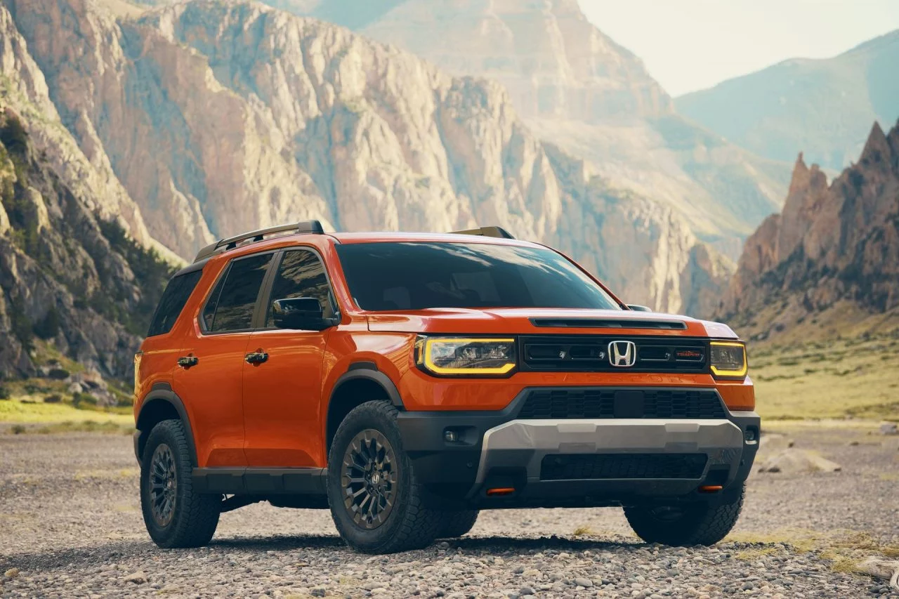 El Honda Passport TrailSport destaca por su robustez y diseño aventurero, ideal para familias. 