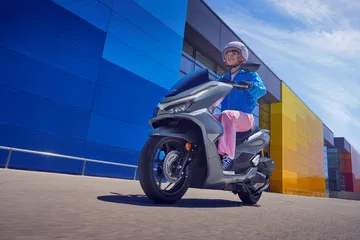 El renovado Honda PCX 125, eficiencia y diseño que continúan liderando el segmento.