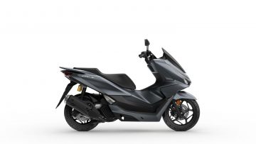 La Honda PCX 2025 con disco trasero y actualizaciones estéticas.