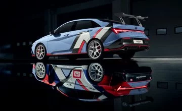 El Hyundai Elantra N TCR Edition destaca por su diseño deportivo y aerodinámico.