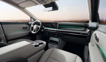 Interior del Hyundai Ioniq 9, con diseño moderno y asientos amplios para comodidad familiar.