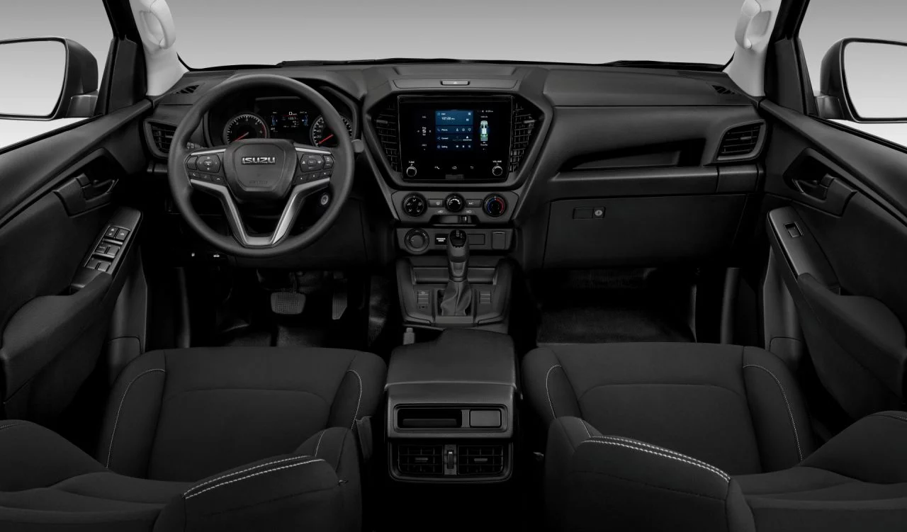 Interior del Isuzu D-MAX, con un diseño funcional y ergonómico.