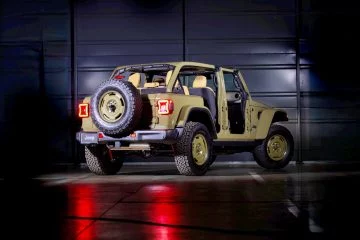 Wrangler Willys, un clásico renovado con detalles militares y capacidad 4x4 excepcional.