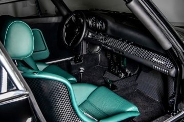 Interior con asientos premium y diseño llamativo de gran estilo.