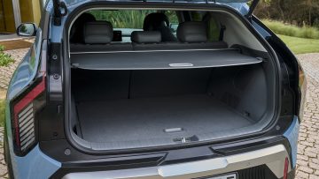 Amplio maletero del Kia EV3, ideal para viajes familiares o aventuras.