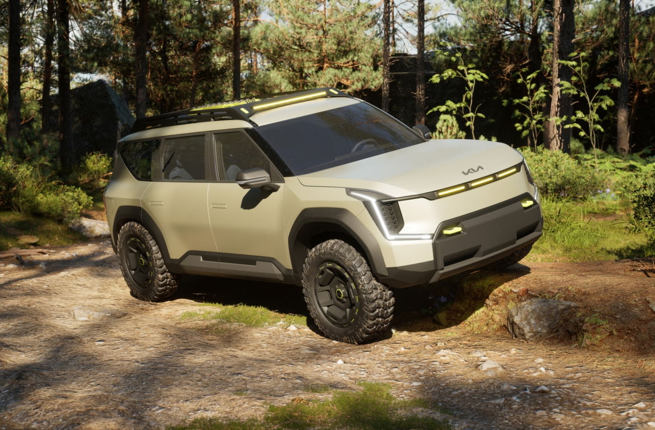 La Kia EV9, imponente como SUV, enfrentándose a terrenos off-road.