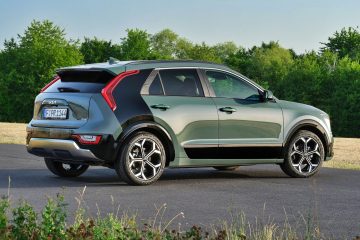 El Kia Niro, con diseño SUV, destaca por su funcionalidad y estilo.