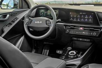 El panel de control del Kia Niro destaca por su modernidad y funcionalidad.