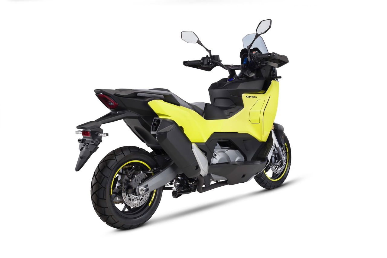 La Kymco CV-R5 presenta un diseño llamativo y funcional, ideal para la ciudad y el campo.