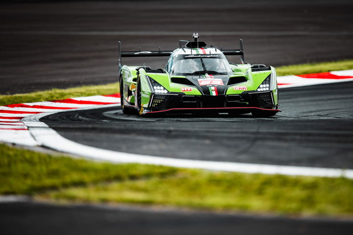 Lamborghini LMDh prototipo rasgando el asfalto en WEC 2024