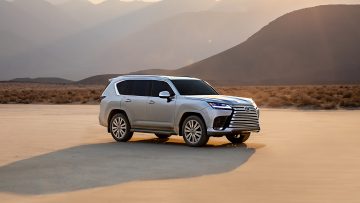 El Lexus LX 2023 combina lujo y robustez en su diseño exterior imponente.