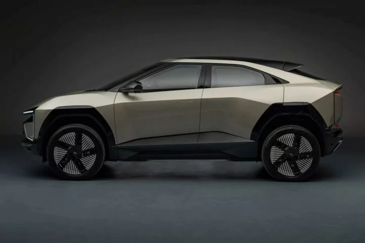 Este SUV coupé de diseño moderno presenta líneas elegantes y un perfil distintivo.