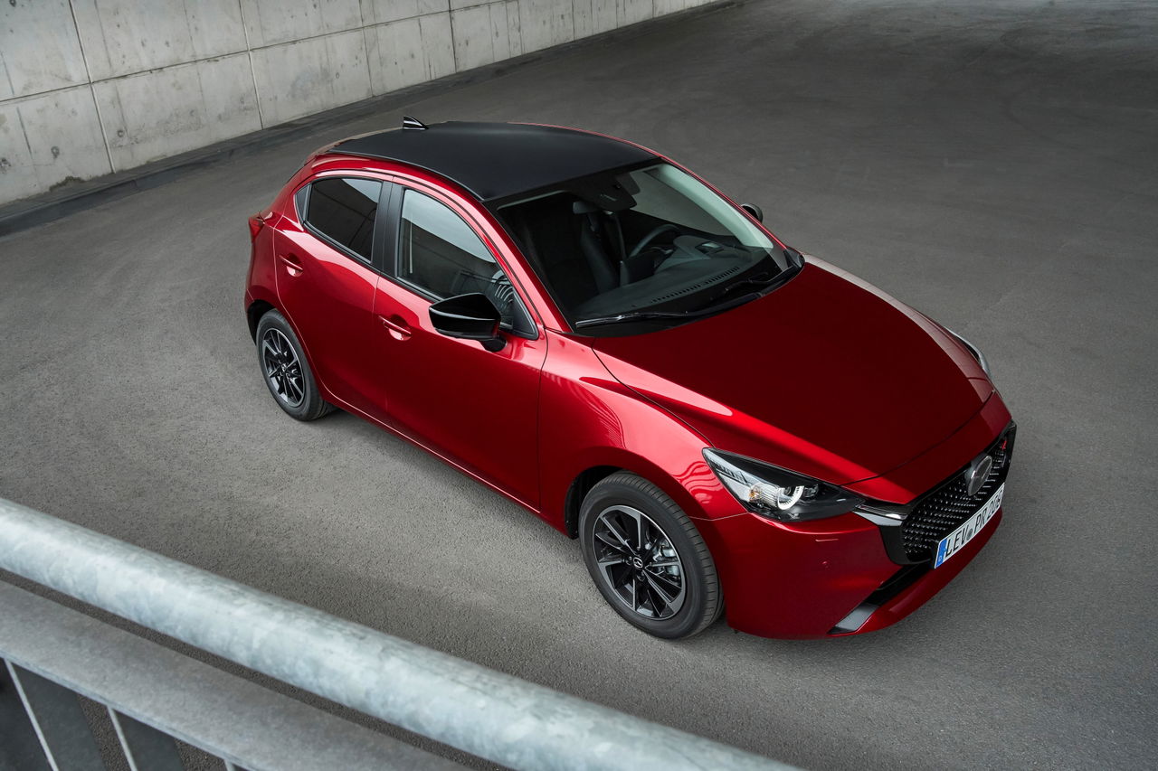 Mazda 2, económico japonés con diseño atractivo y motor eficiente.