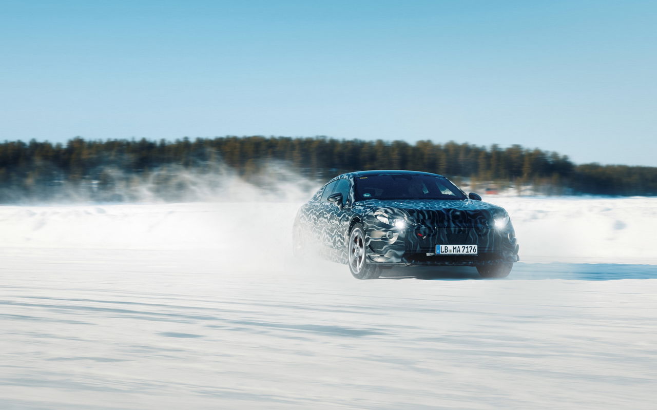 El SUV eléctrico de Mercedes-AMG combina rendimiento y lujo en un diseño atletico.