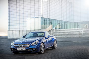 Mercedes-Benz SLC 180, elegancia atemporal en diseño roadster.