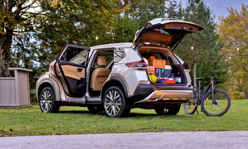 Vista del maletero y asientos traseros del Nissan X-Trail, ideal para aventuras familiares.