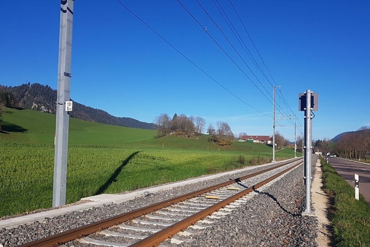 2025 traerá las primeras vías de tren con paneles solares.