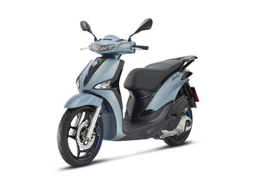 El Piaggio Liberty 125 S 2025 destaca por su diseño italiano y eficiencia de combustible.