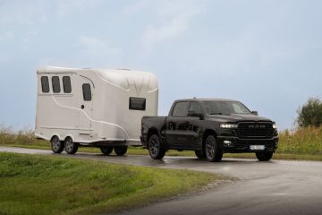 El RAM 1500 2024, listo para arrastrar cargas con su potente diseño.