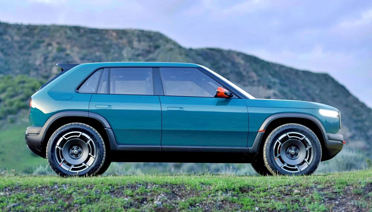 El Rivian R3 presenta un diseño retro y moderno, evocando un estilo distintivo.