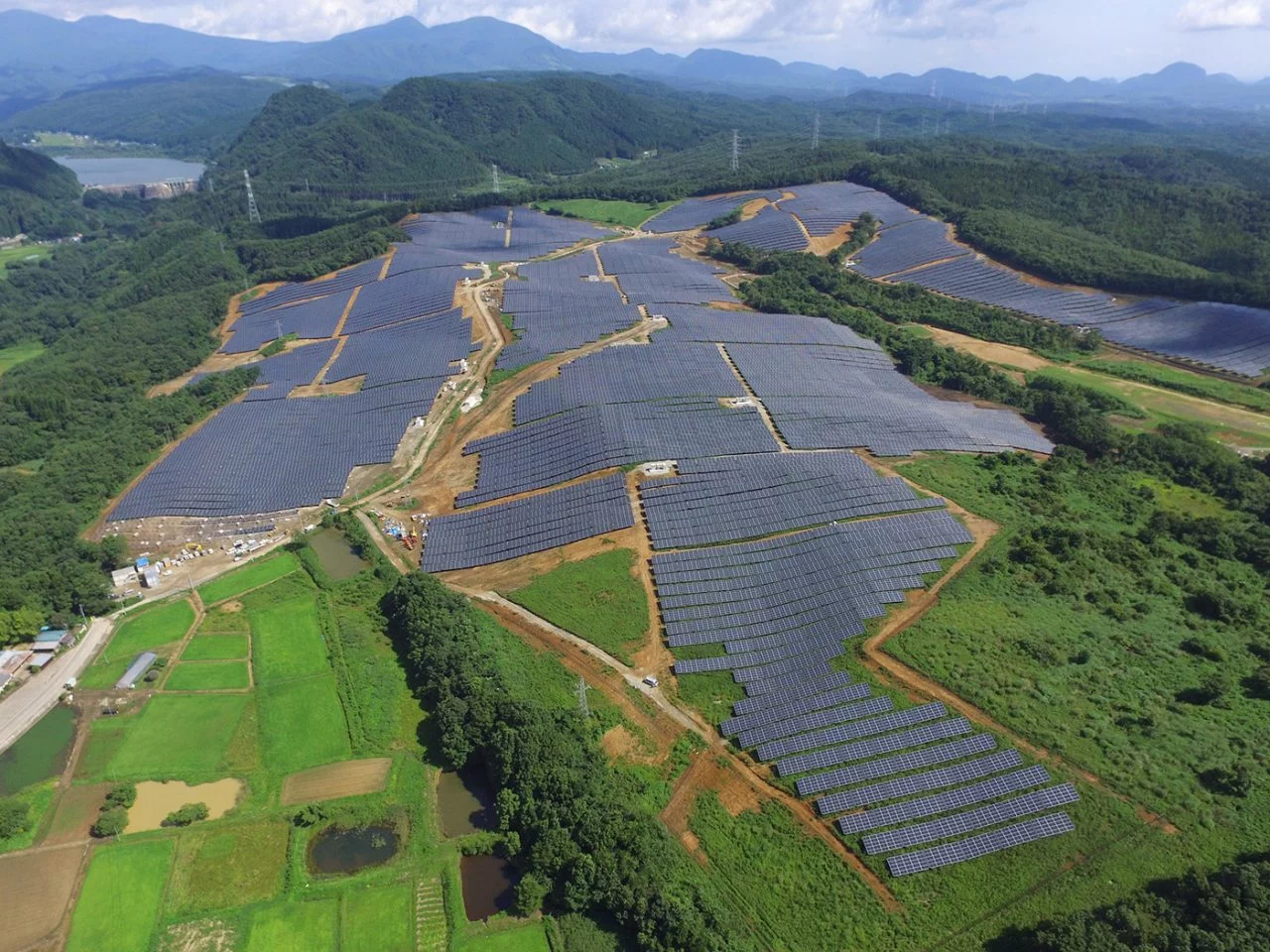 El circuito que se tragó dos catástrofes naturales, pero se convirtió en uno de los mayores huertos solares de su país.