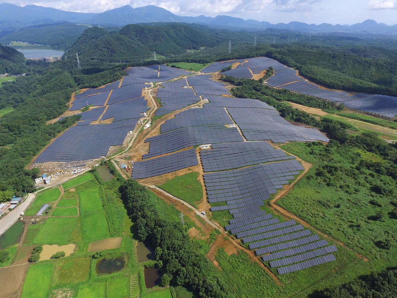 El circuito que se tragó dos catástrofes naturales, pero se convirtió en uno de los mayores huertos solares de su país.