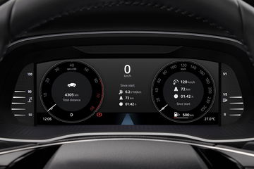 Pantalla digital del Skoda Octavia Combi, muestra información clara y accesible.