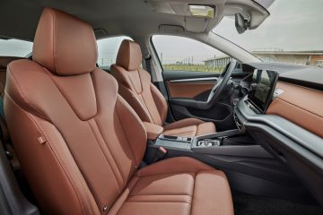 Elegante y espacioso interior del Skoda Octavia Combi 2025.