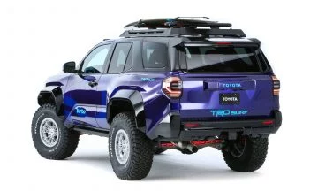 Toyota 4Runner TRD Surf mostrando su diseño robusto y capacidades todoterreno.