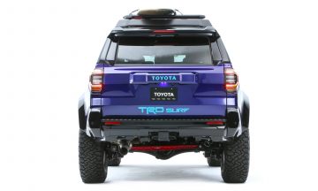 Vista frontal imponente del Toyota 4Runner TRD Surf, listo para cualquier aventura.