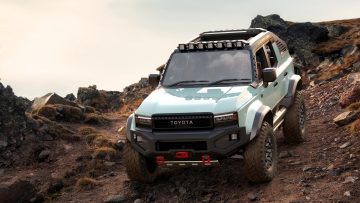 Toyota Land Cruiser ROX, un coloso del todoterreno dominando el terreno agreste.