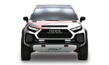 Vista frontal del Toyota RAV4 RAV-X SEMA, mostrando una estética robusta.