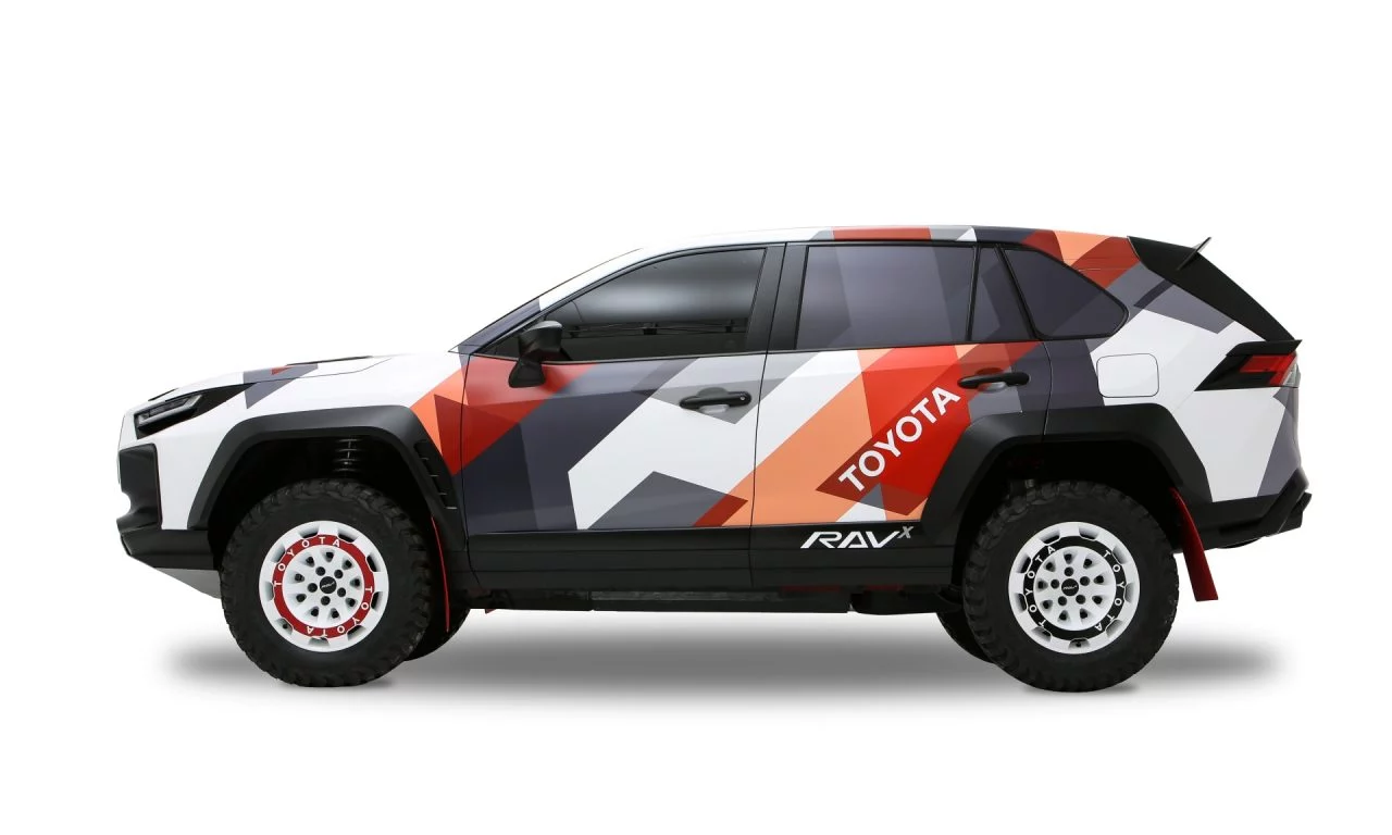 Toyota RAV4 transformado para SEMA con look 4x4 extremo.