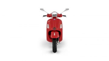 Vista posterior y lateral de la Vespa GTS 310 Euro 5+, con diseño clásico y moderno.