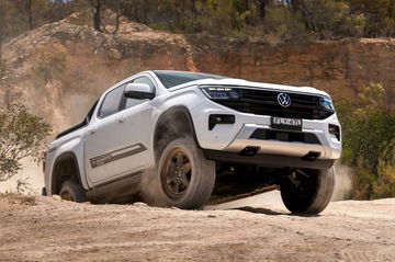 El VW Amarok Desert sobresale en terrenos difíciles con su potencia y diseño robusto.