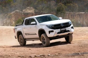 Volkswagen Amarok Desert en acción, mostrando su capacidad todoterreno.