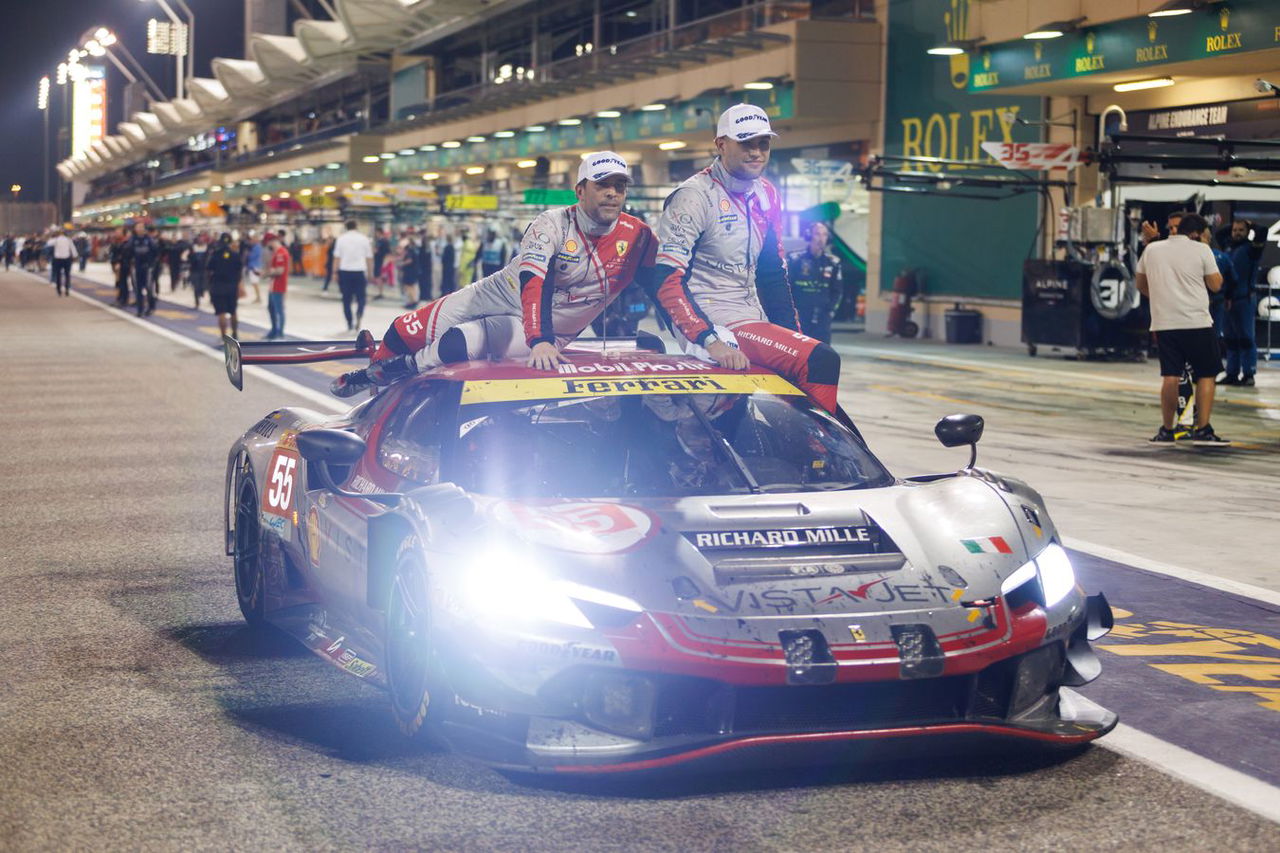 El Porsche #6 celebra la victoria en las 8 horas de Bahrein.