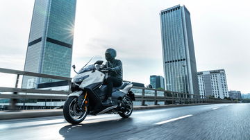 Yamaha TMAX Tech Max, icónica en su segmento, ahora más agresiva y tecnológica.