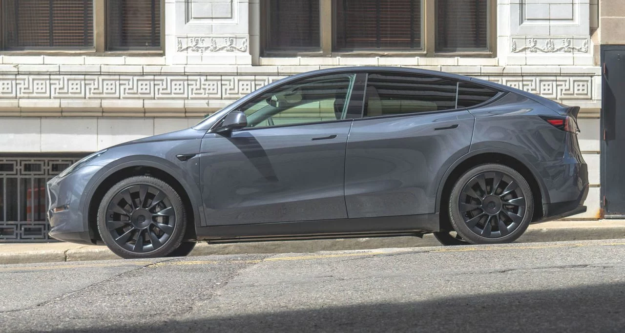 Tesla Model Y, una fusión de tecnología y diseño elegante.