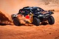 Toyota compitiendo en el Rally Dakar, demostrando su potencia en terrenos difíciles.